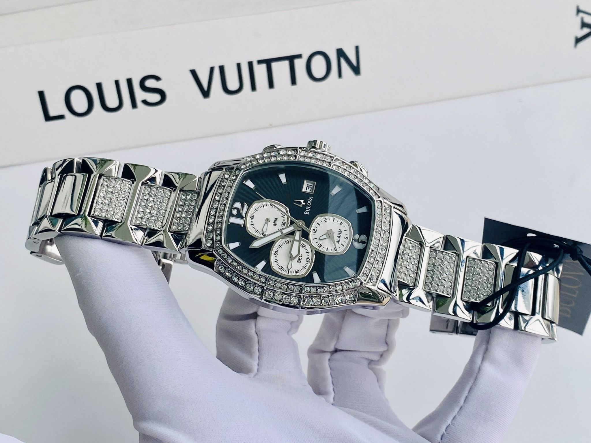 Bulova Quartz 96B000 Diamonds Chronograph Alarm Đồng Hồ Nam PhongWatch