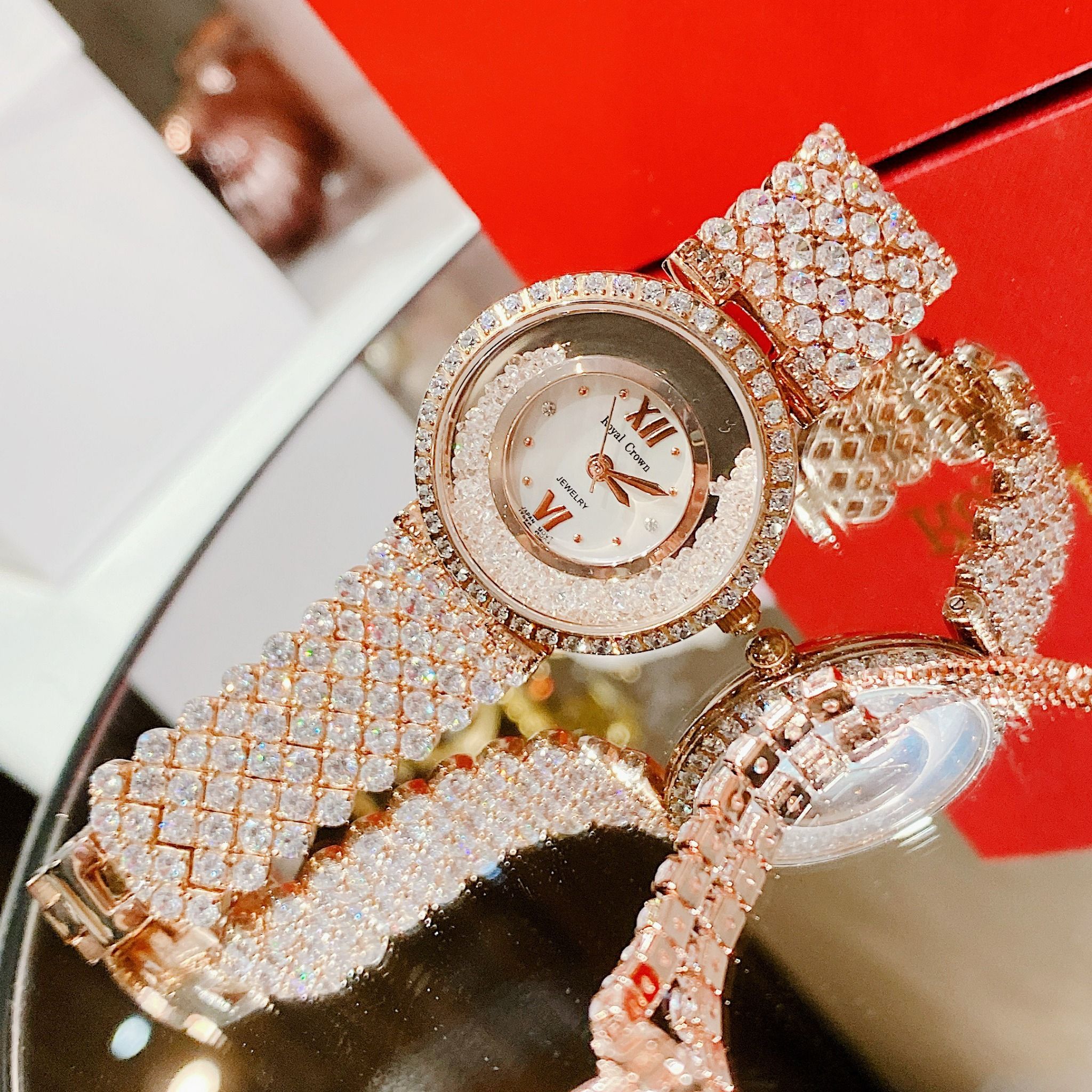 Royal Crown Quartz R2606 ng H N PhongWatch