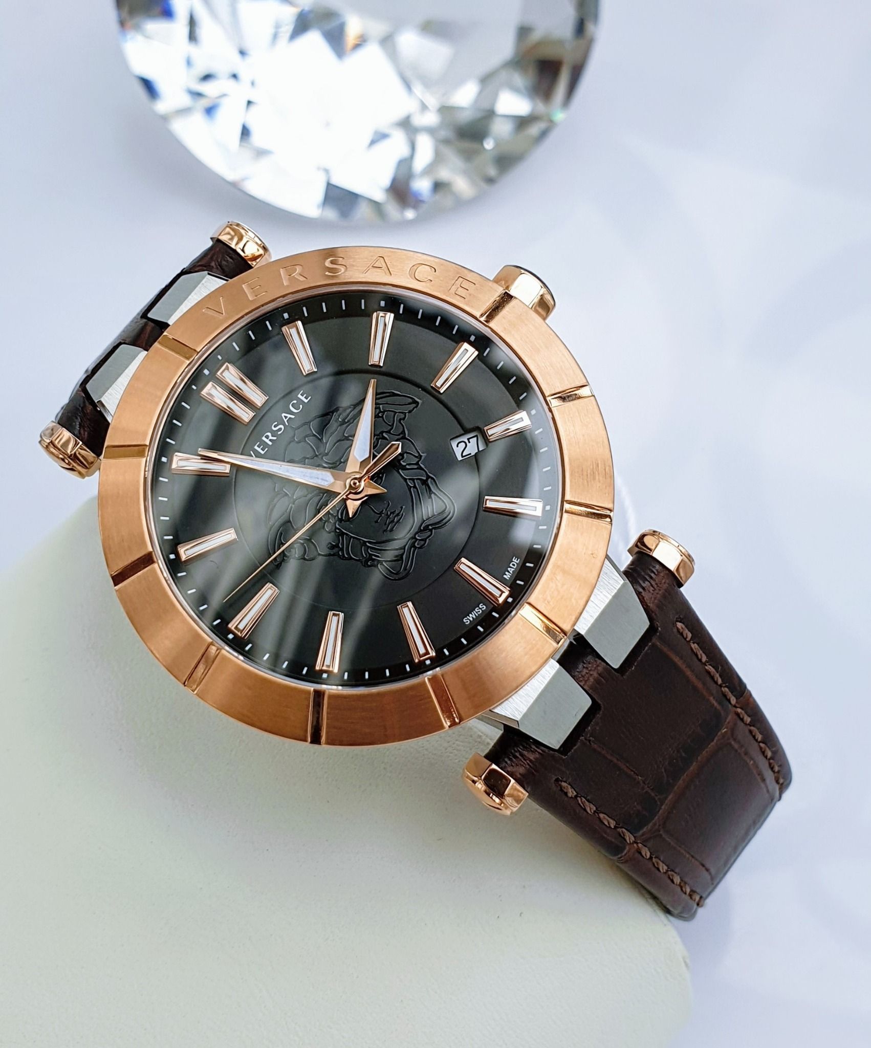 Versace V Race Black Dial 43mm VE2B00221 ng H Nam PhongWatch versace-v-race-black-dial-43mm-ve2b00221-ng-h-nam-phongwatch