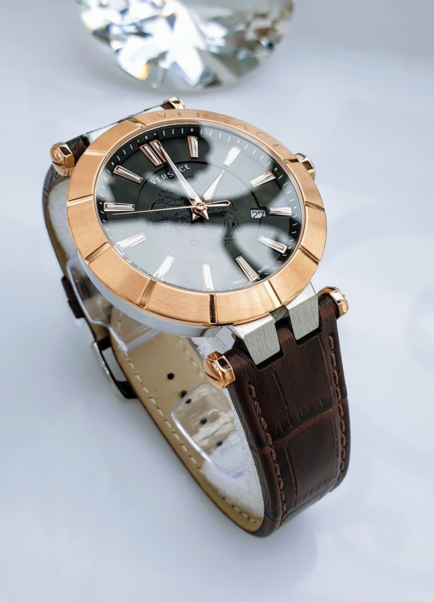 Versace V Race Black Dial 43mm VE2B00221 ng H Nam PhongWatch versace-v-race-black-dial-43mm-ve2b00221-ng-h-nam-phongwatch