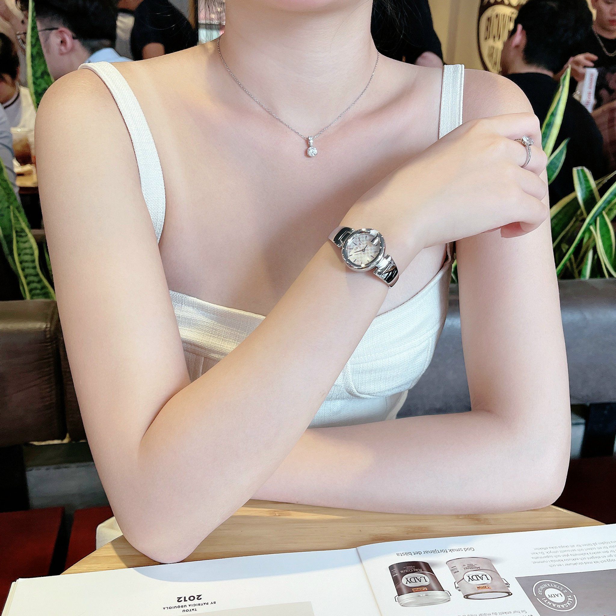 Gucci Quartz YA134504 ng H N PhongWatch