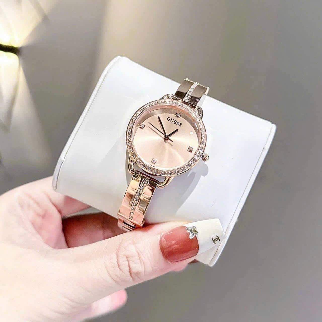 腕時計 ゲス GUESS GW0022L3 GUESS 30MM Watch - Rose Gold-Tone Crystal Accented Petite Bangle Watch