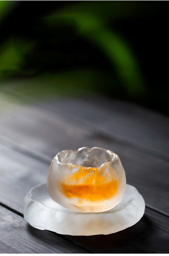 Lót chén trà thủy tinh đông lạnh sương mù phong cách trà đạo Nhật Bản đi kèm với các chén thủy tinh đông lạnh khác