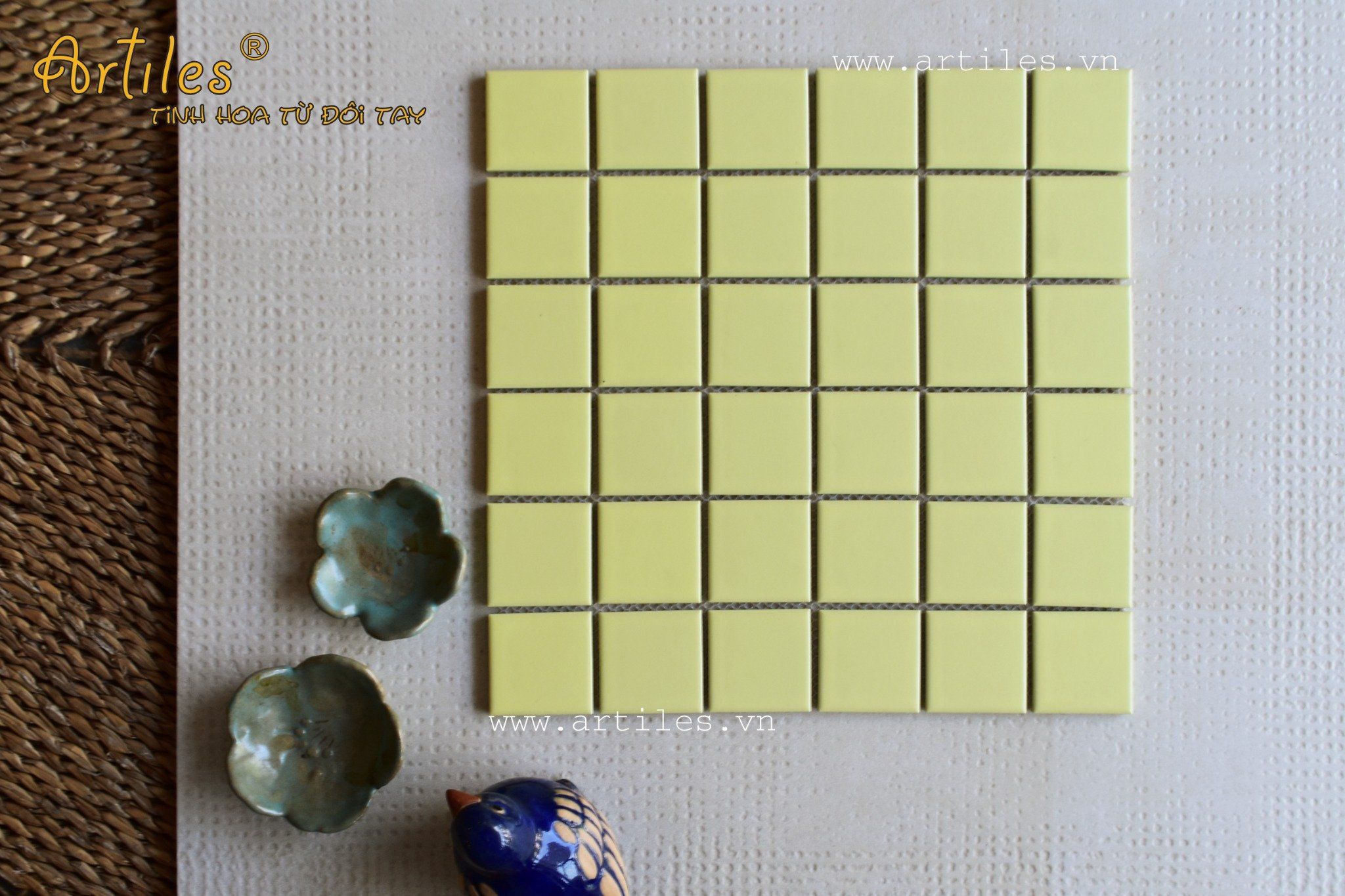 Gạch mosaic màu vàng nhạt