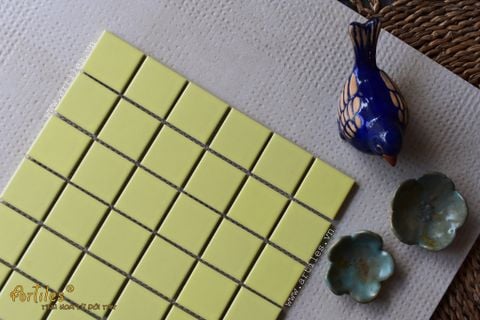  Gạch mosaic màu vàng nhạt 