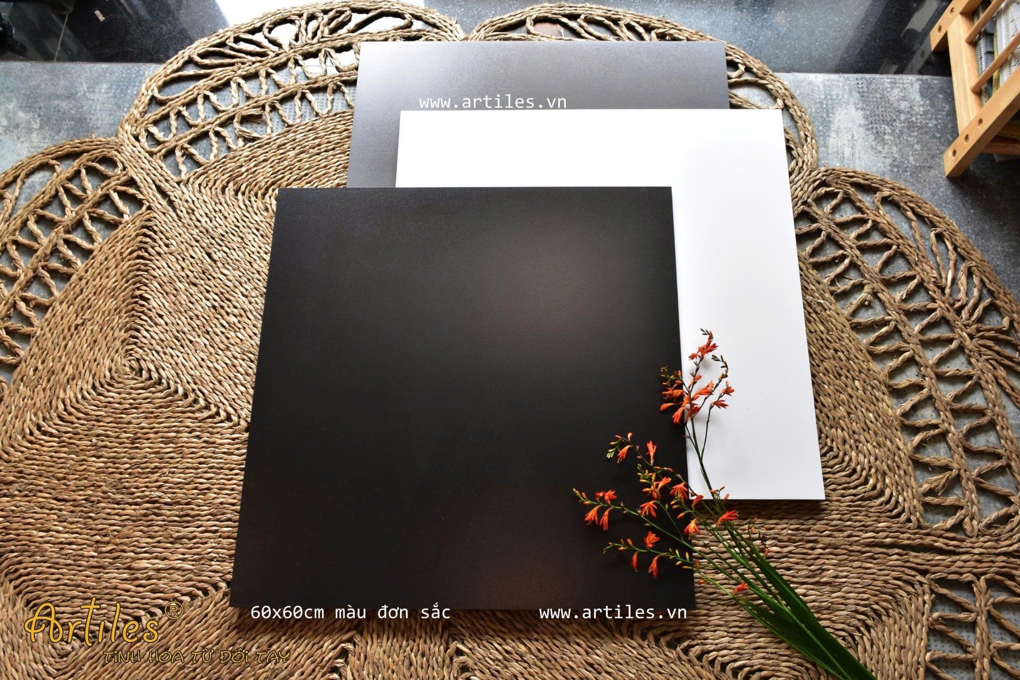 Gạch palette đơn sắc màu đen mờ