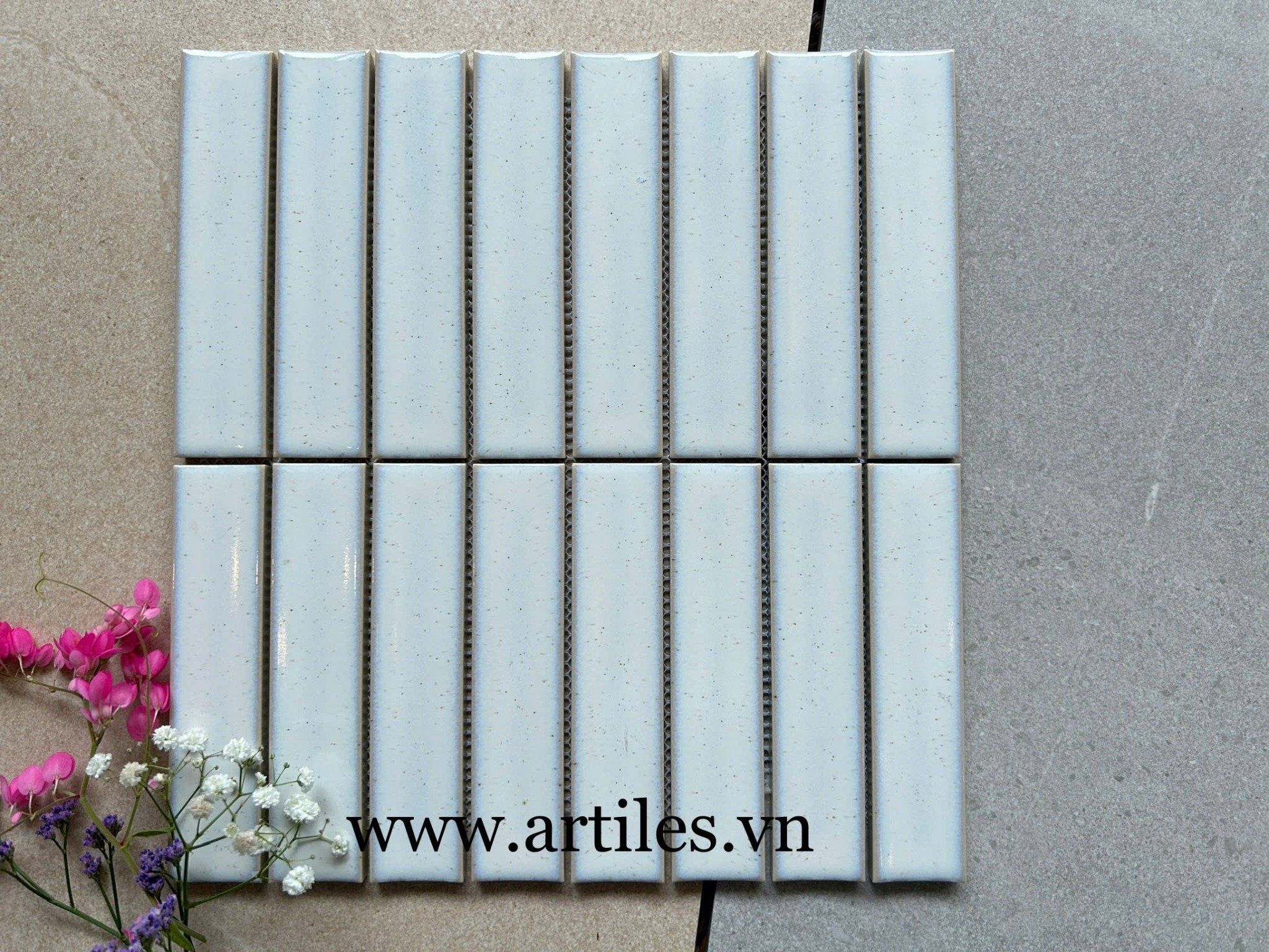 Mosaic que lõm trắng sữa hạt mè ArtM357