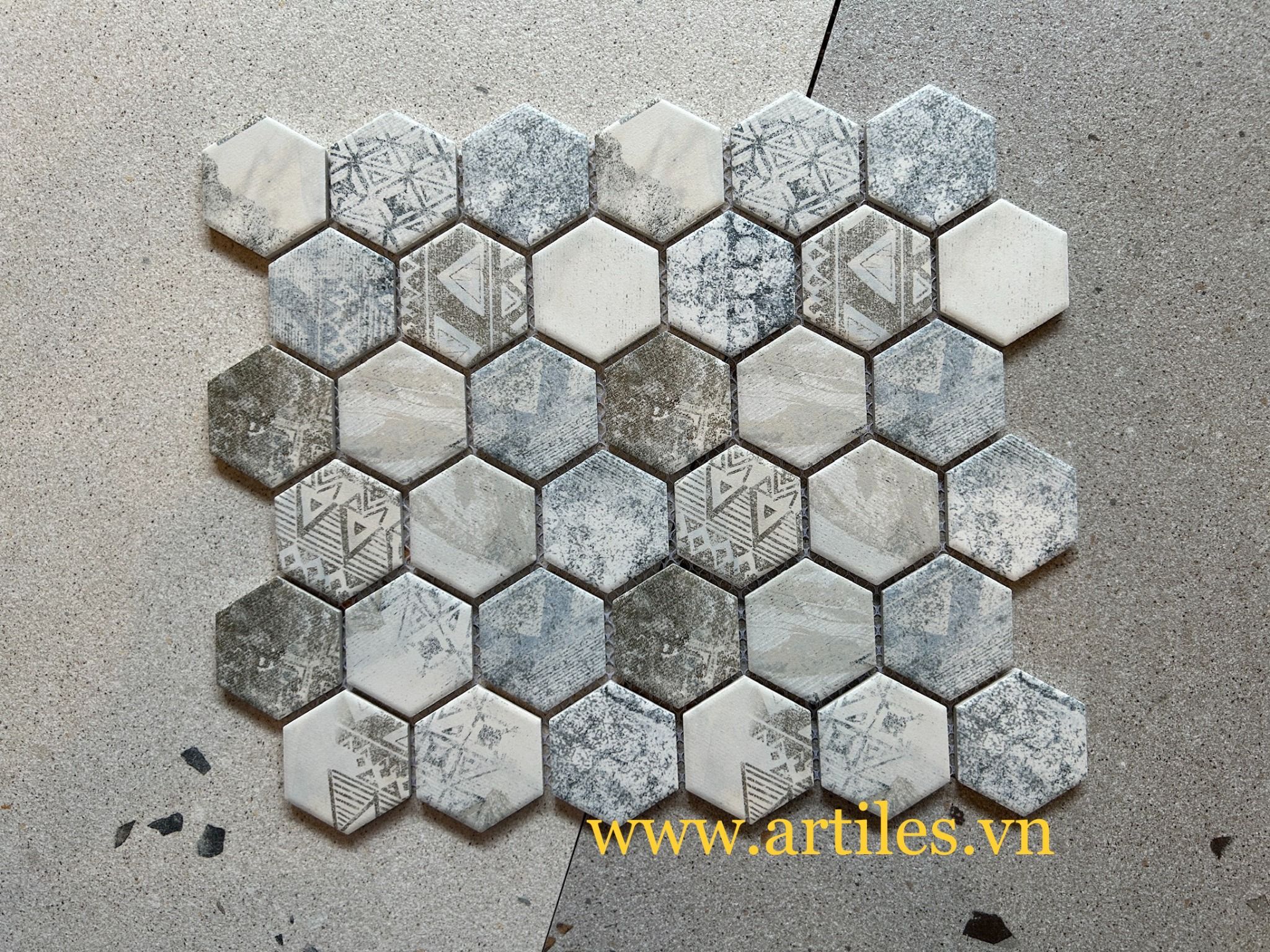 Mosaic lục giác hoa văn