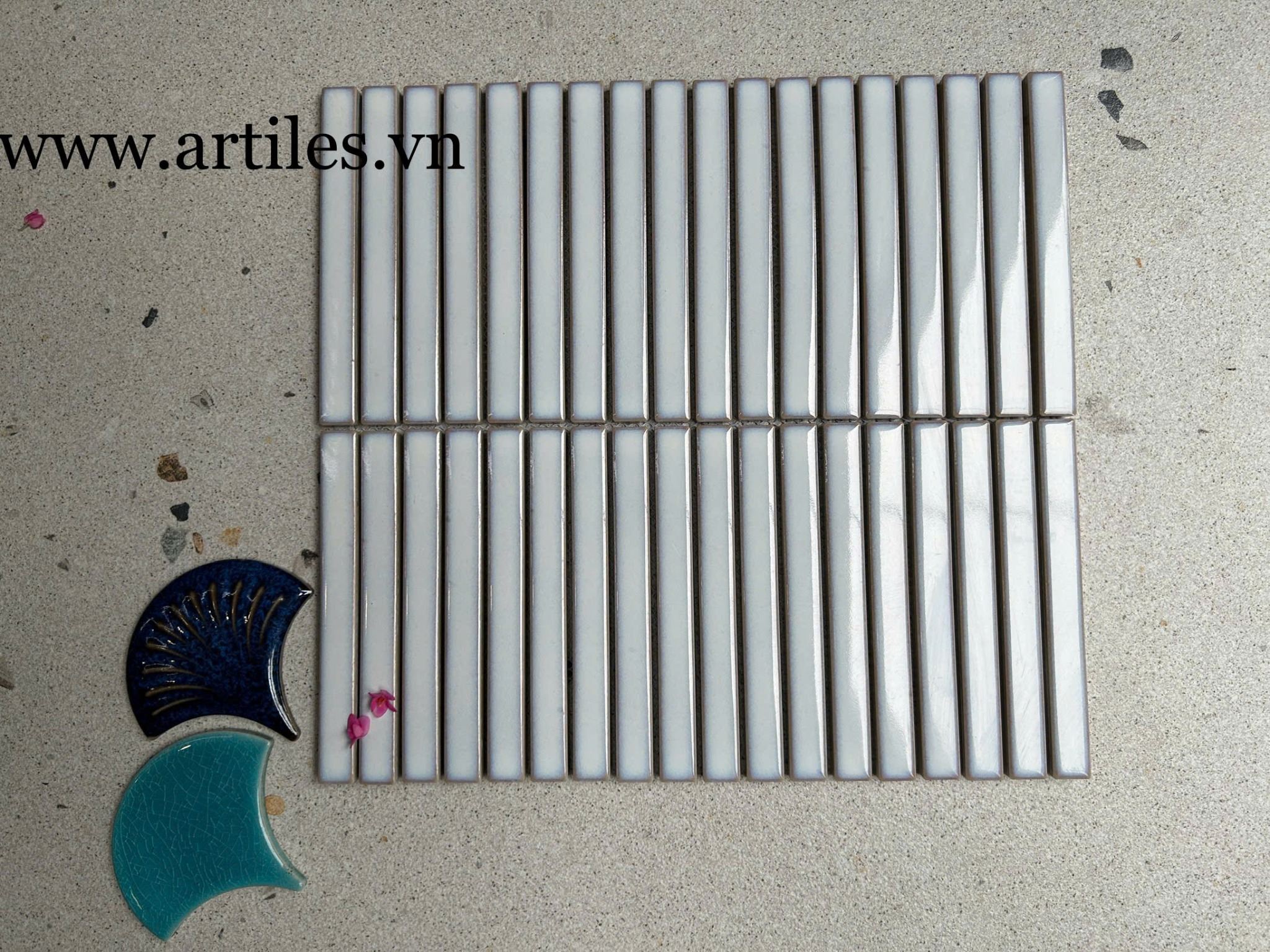 Gạch mosaic thanh que men rạn màu trắng sữa