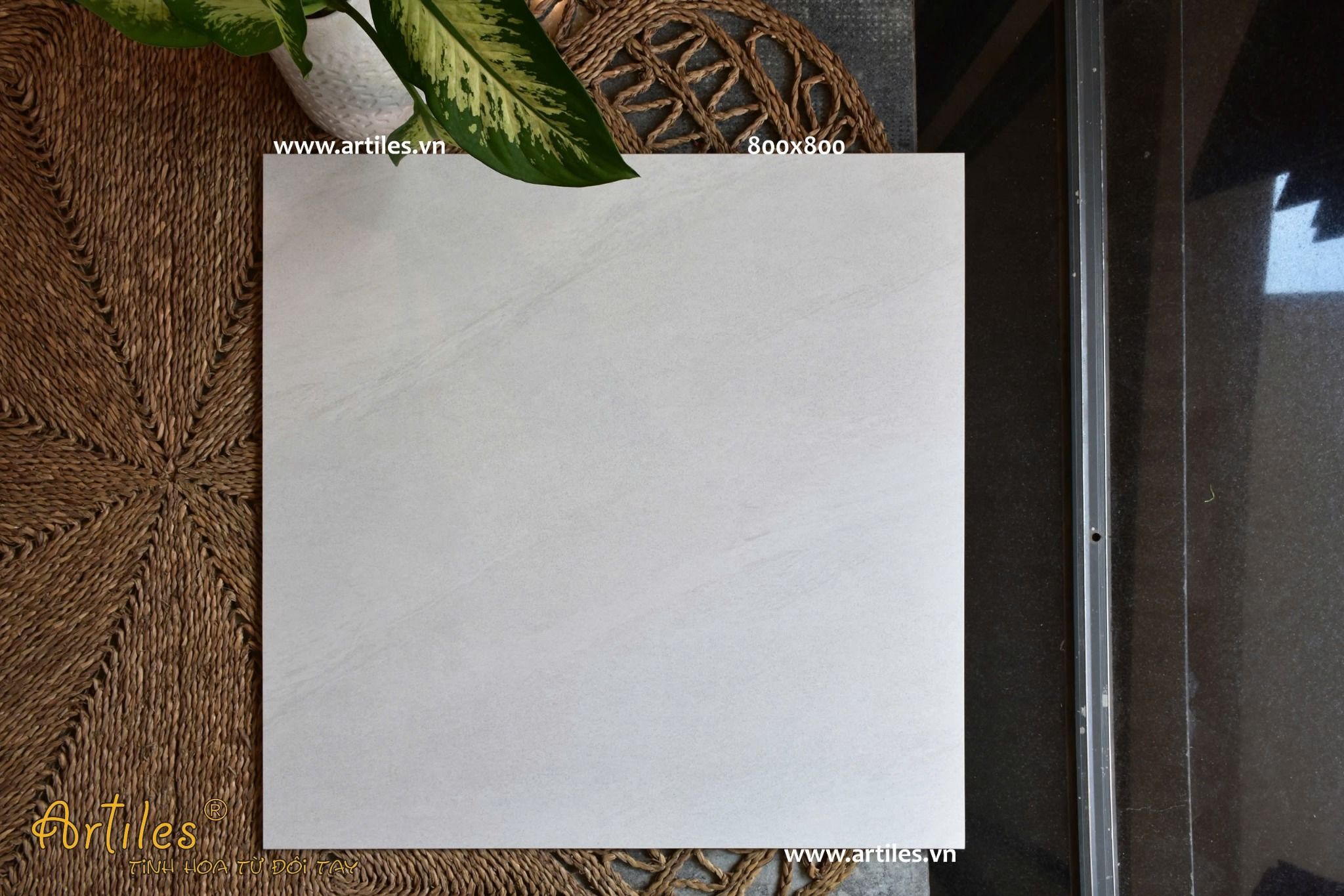 Gạch lát nền xám trắng 80x80cm