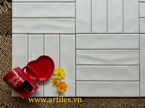  7,5 x30cm - Gạch thẻ trắng bóng lượn sóng đẹp 