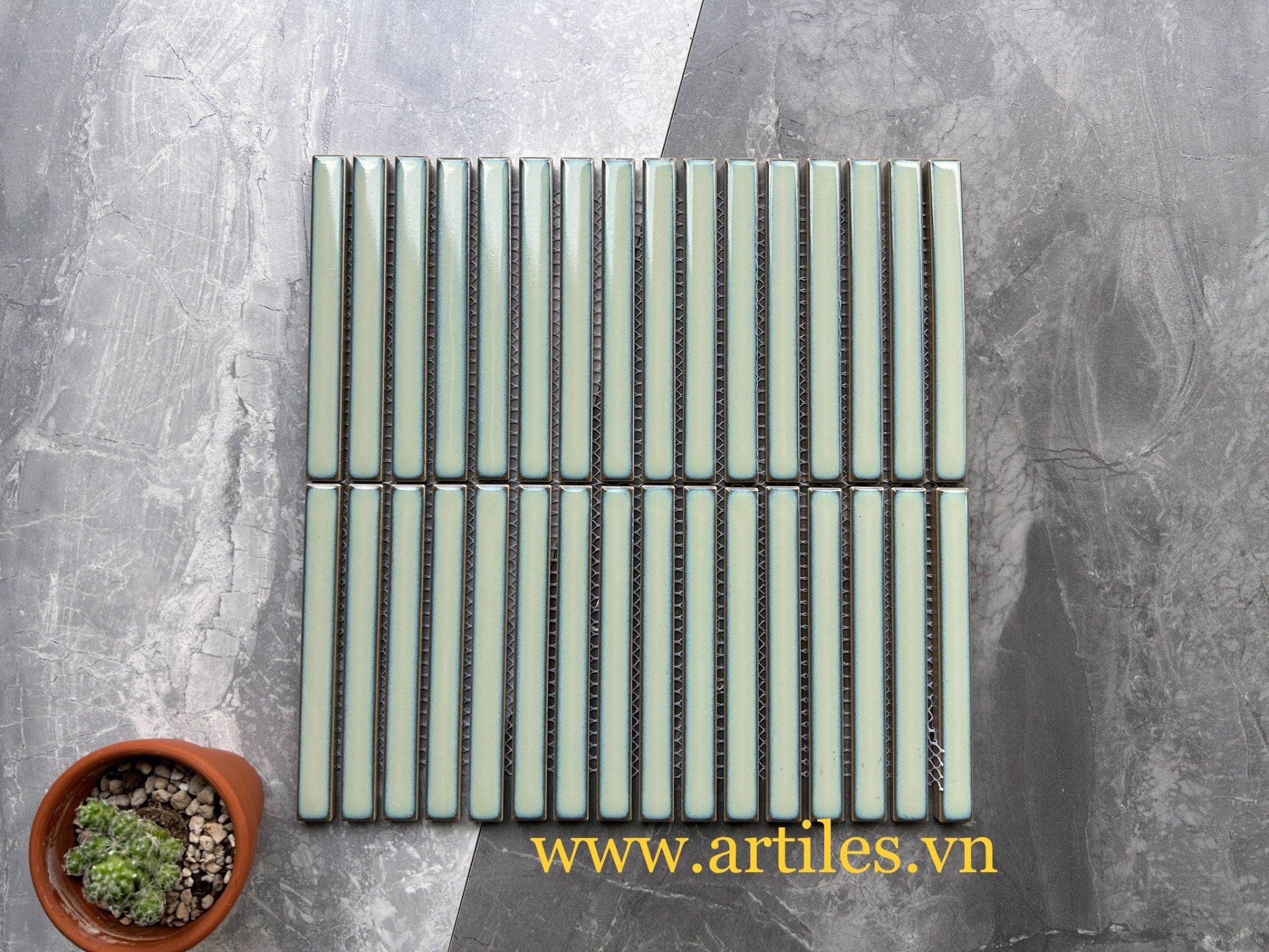 Gạch mosaic que men rạn xanh bơ