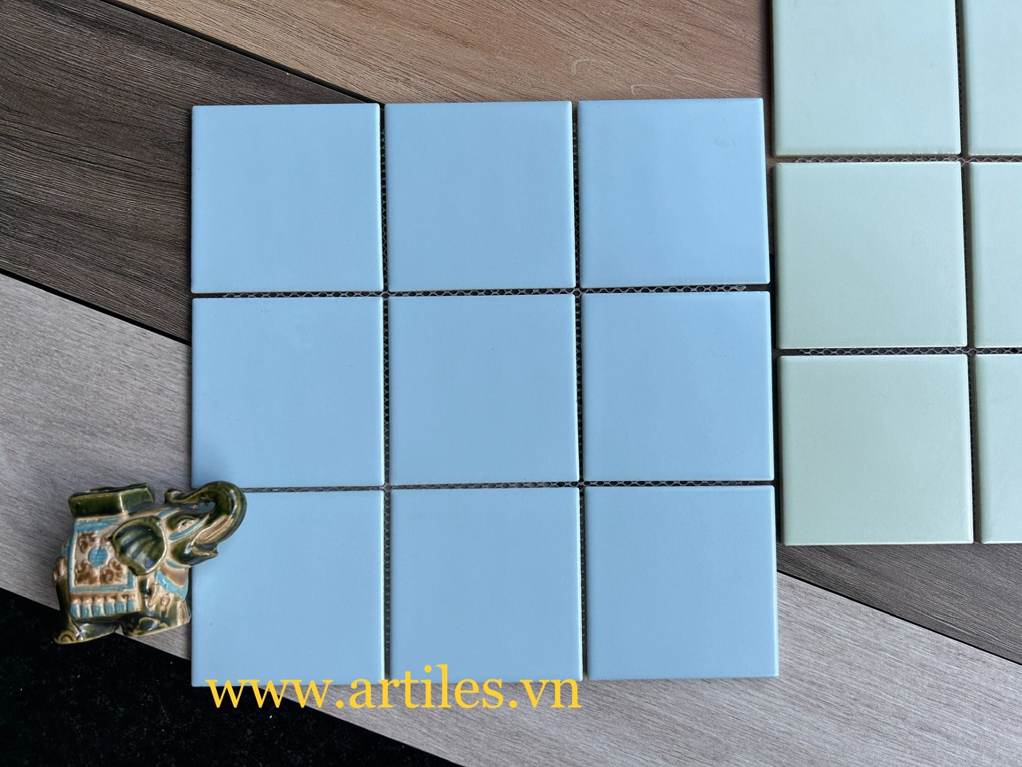 Gạch mosaic màu xanh nhạt ArtM903