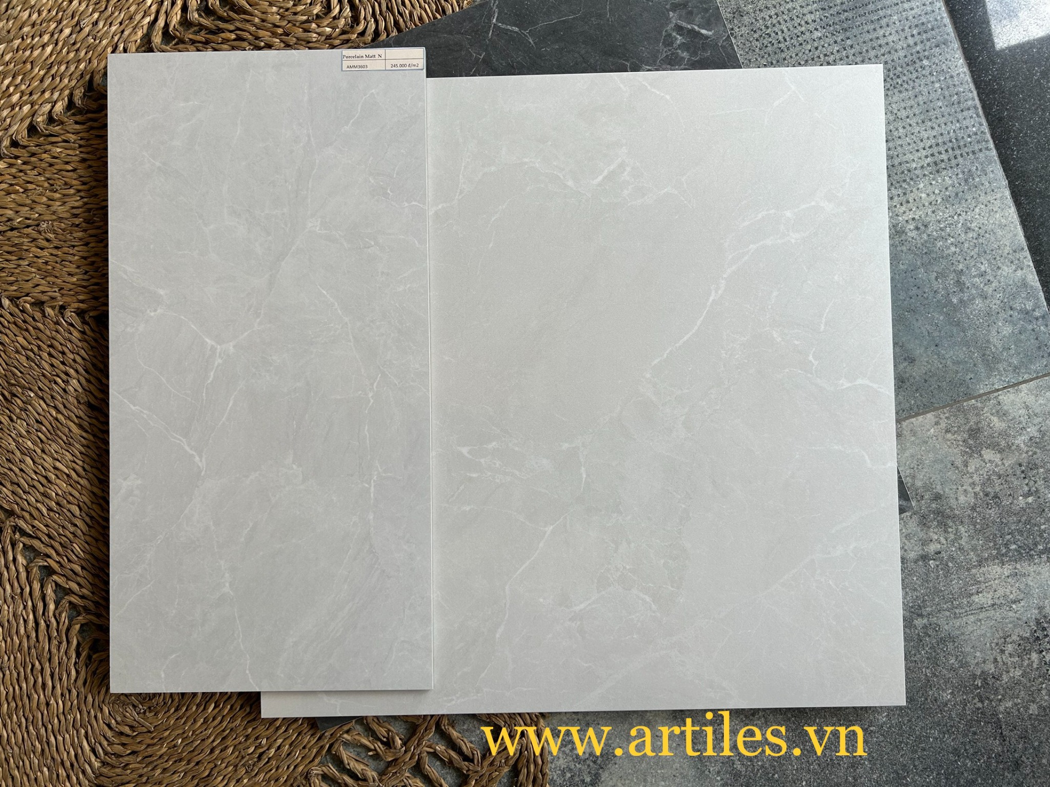 Gạch 30x60 mờ vân đá xám trắng