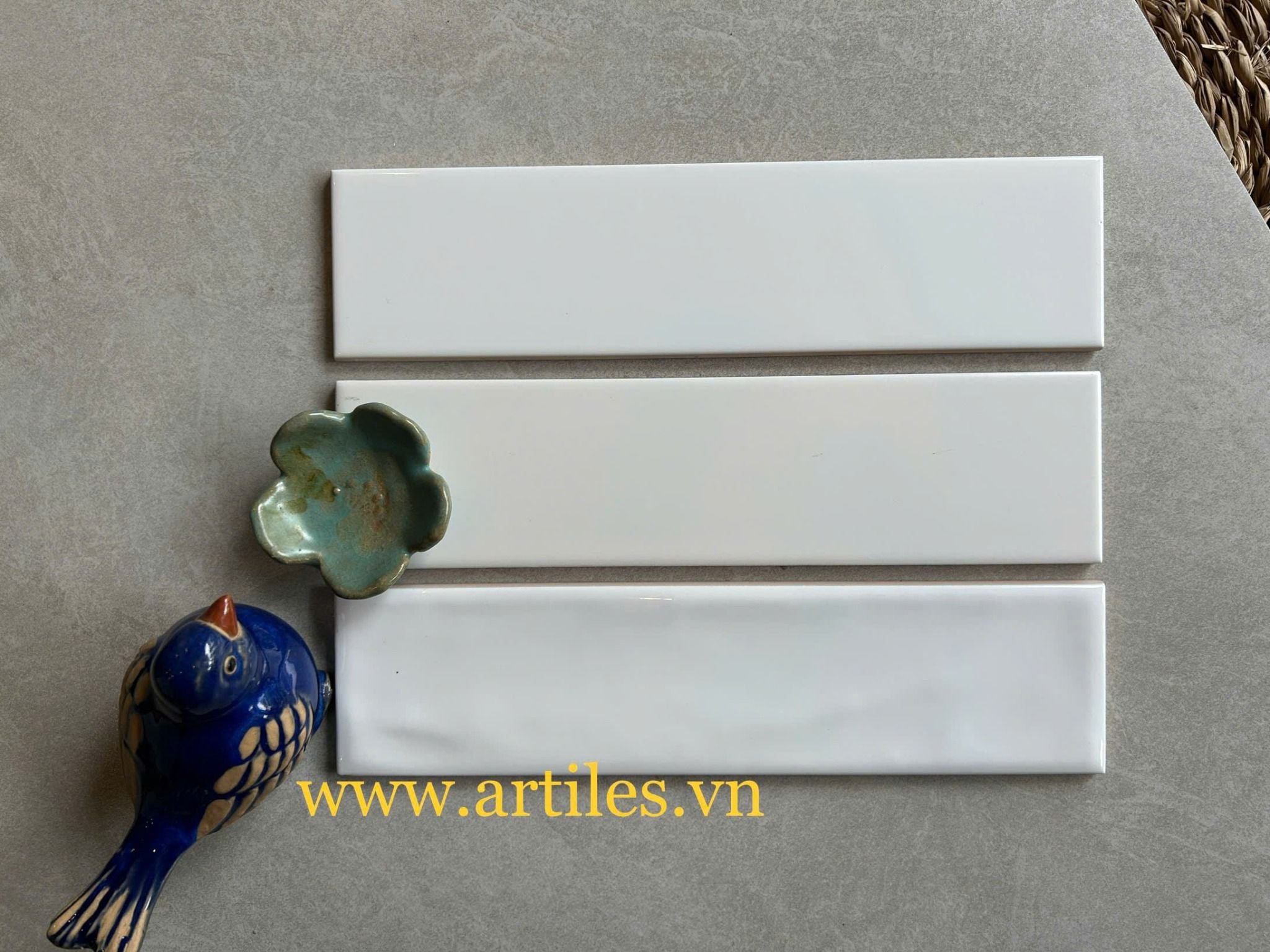Gạch thẻ màu trắng 75x300mm
