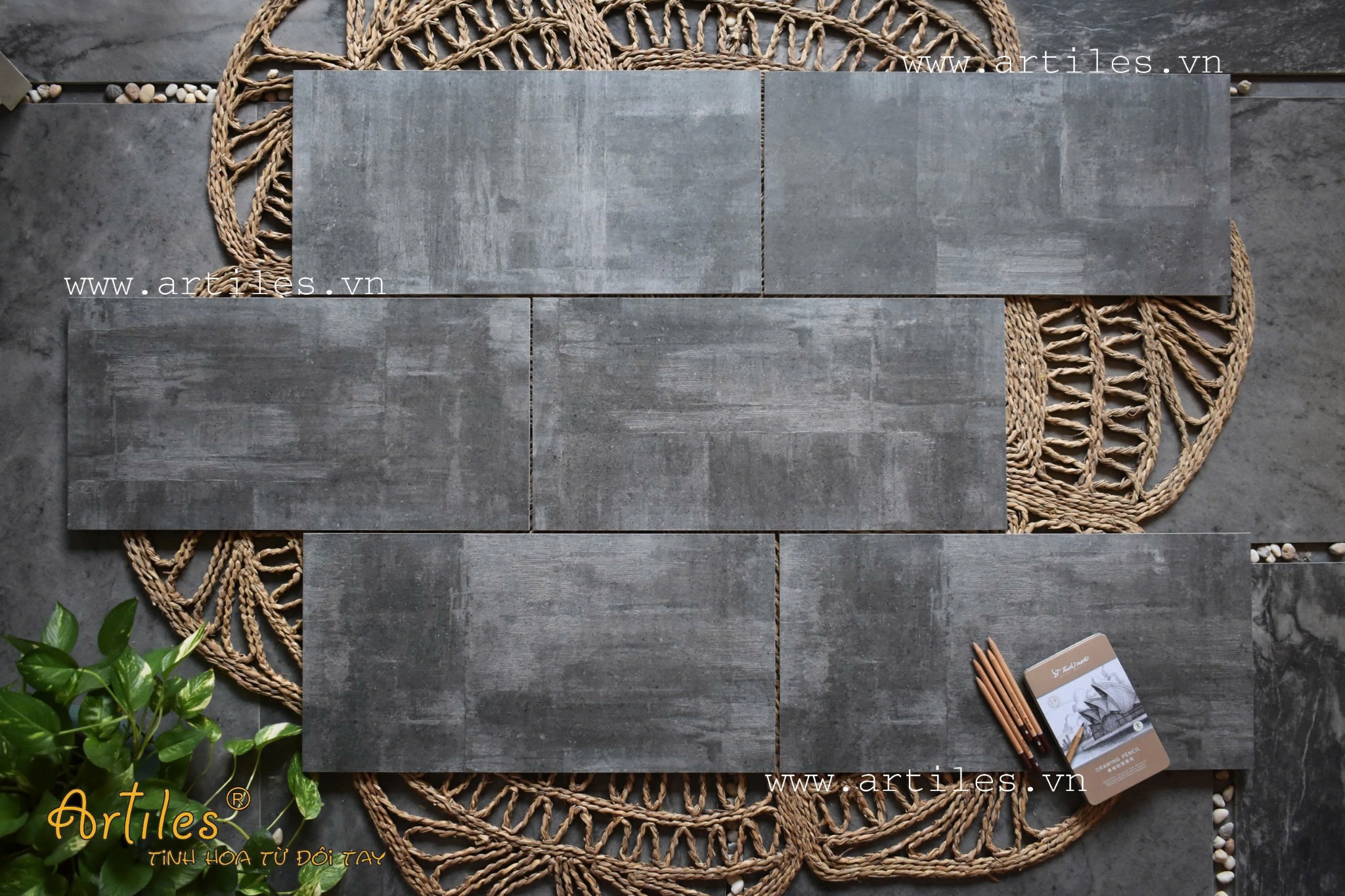 Gạch ốp lát vân bê tông xám đen 30x60