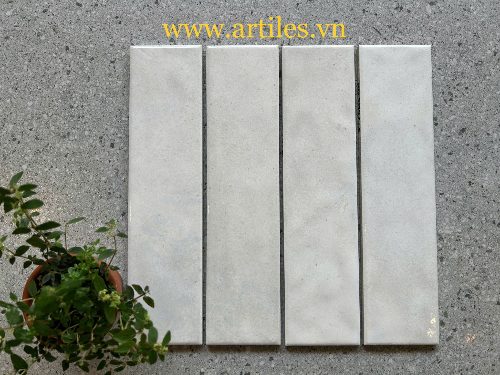 Gạch thẻ trắng bóng gợn hiệu ứng loang màu trắng ArtC00