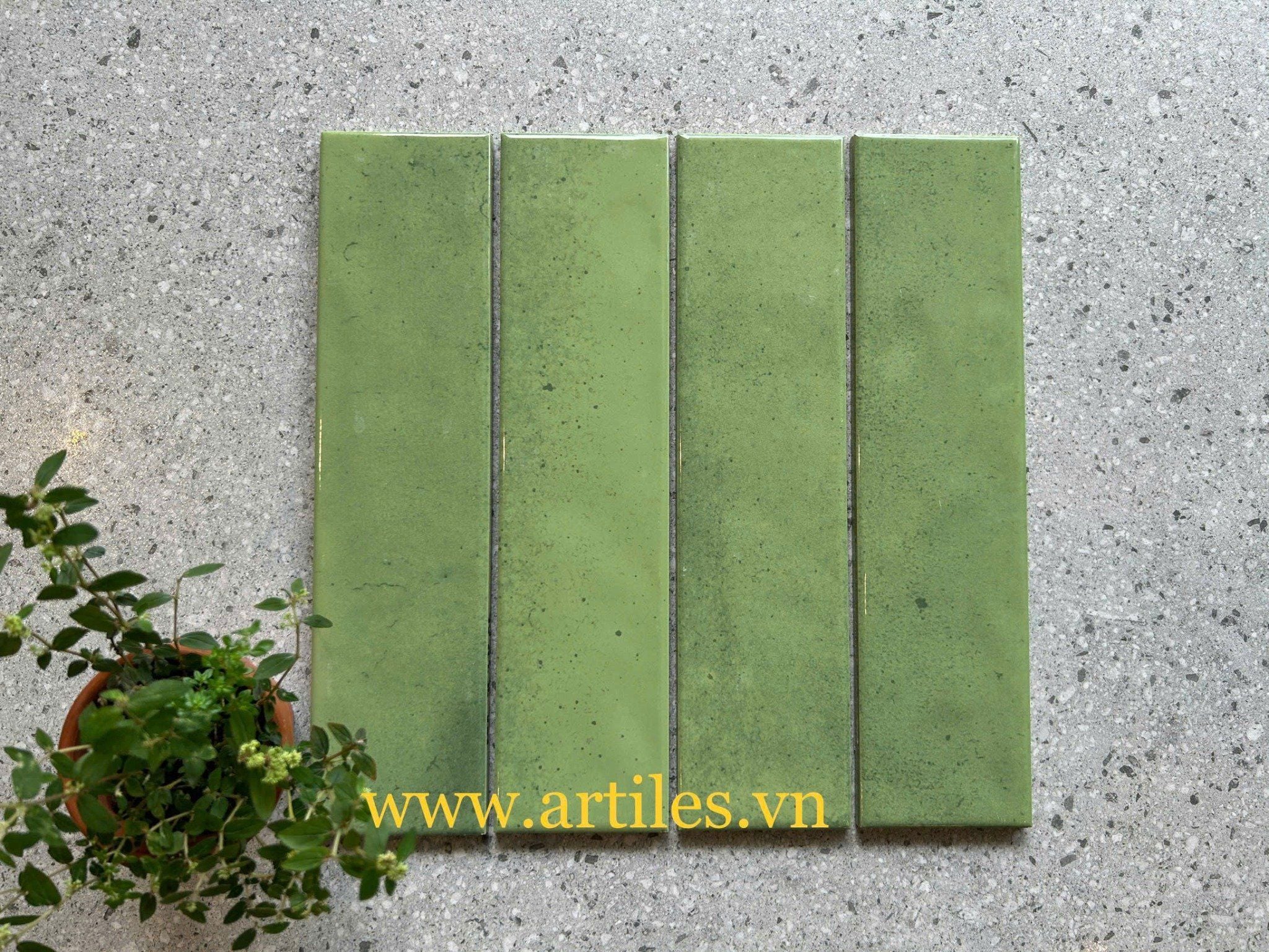 Gạch thẻ xanh chuối bóng gợn hiệu ứng loang ArtC06