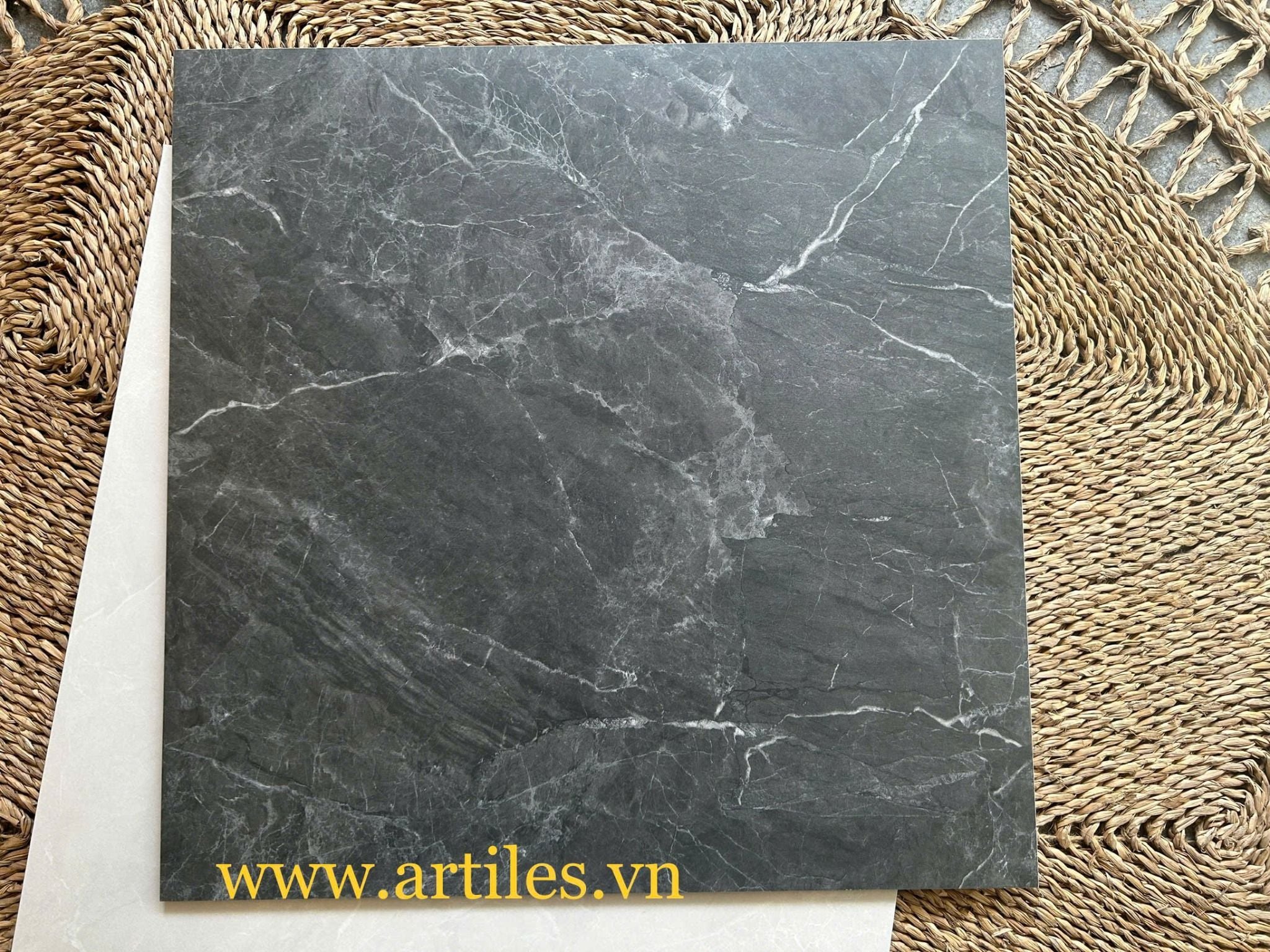 Gạch 60x60 vân đá xám đen Art66004