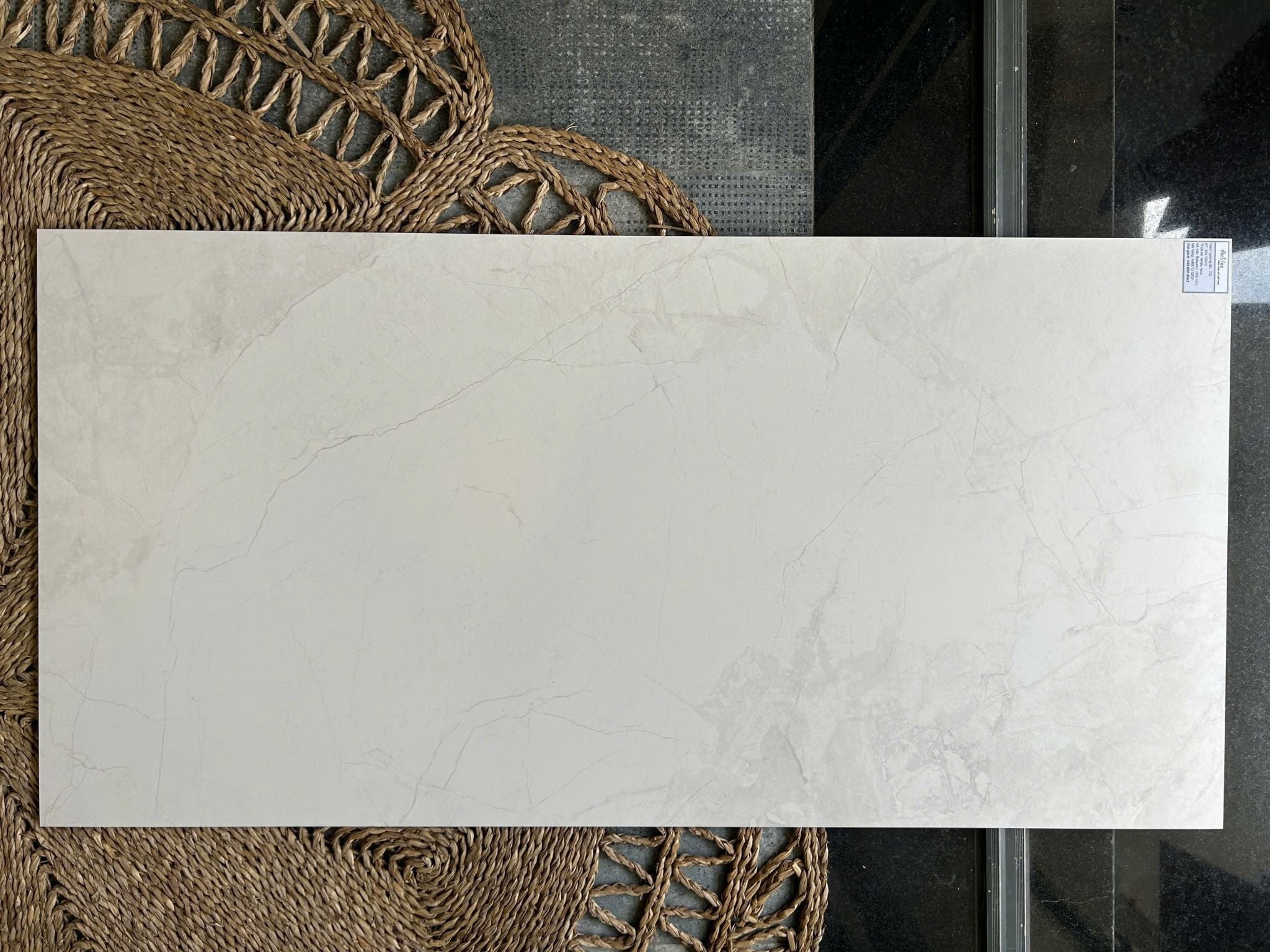 Gạch lát nền mịn vân kem nhạt 60x120cm