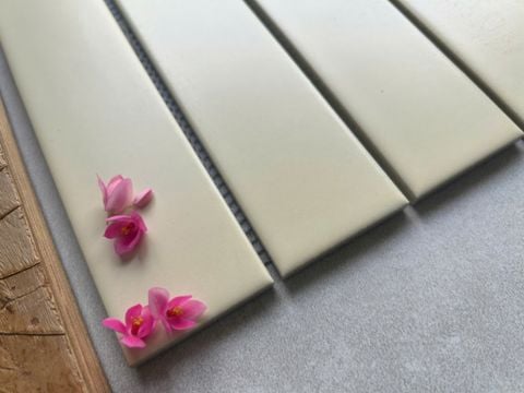  Gạch mosaic que màu kem 