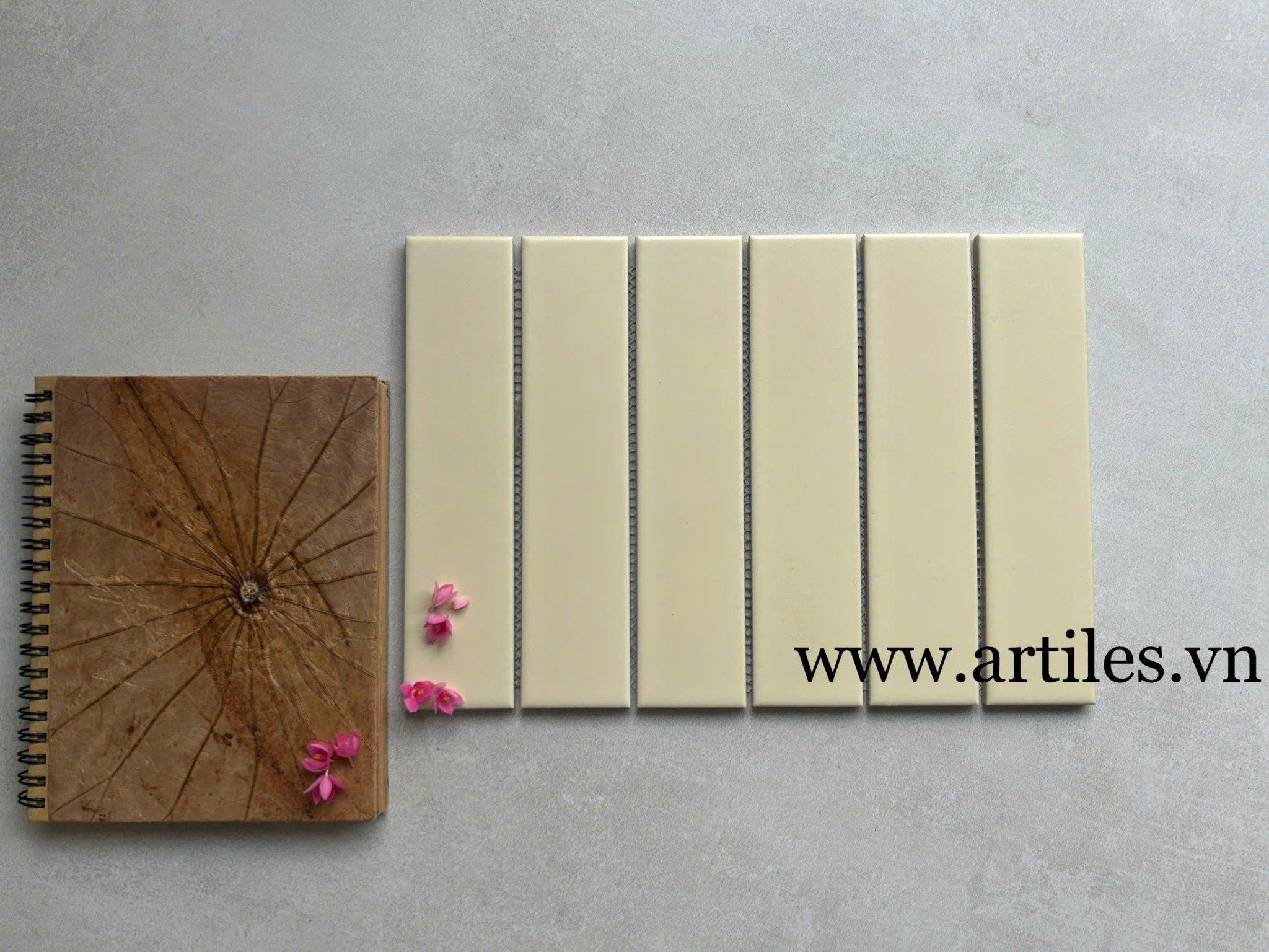Gạch mosaic que màu kem