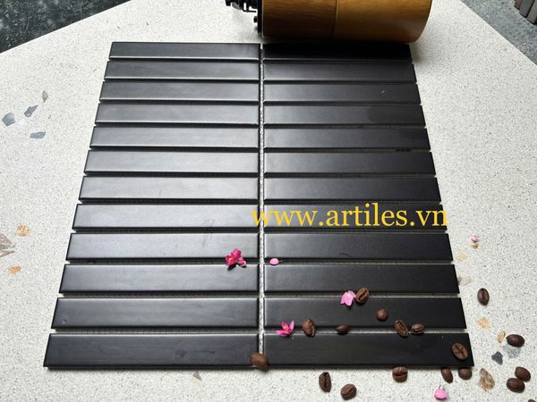 Gạch mosaic que đũa màu đen