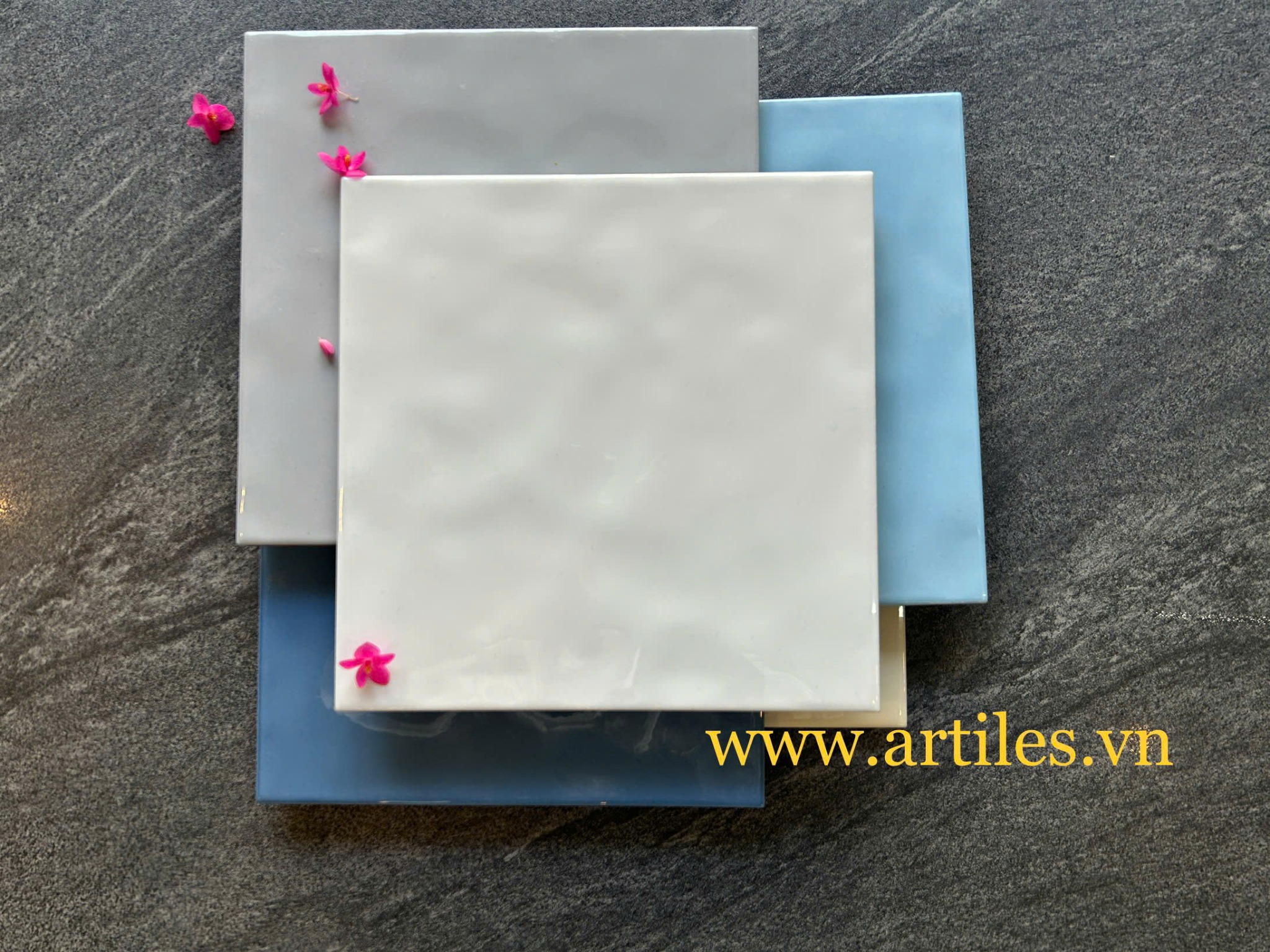 Gạch thẻ bóng lượn màu trắng Art221