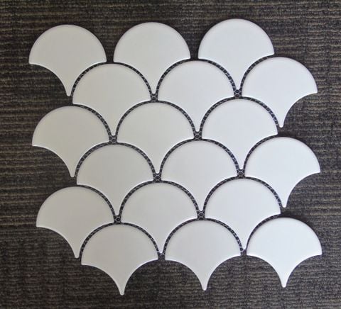  Gạch mosaic vảy cá trắng mờ 