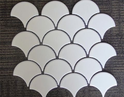  Gạch mosaic vảy cá trắng mờ 