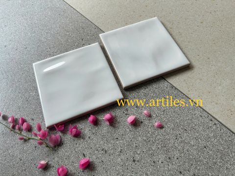  Gạch thẻ 100x100mm trắng bóng lượn 