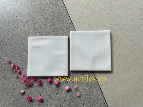  Gạch thẻ 100x100mm trắng bóng lượn 