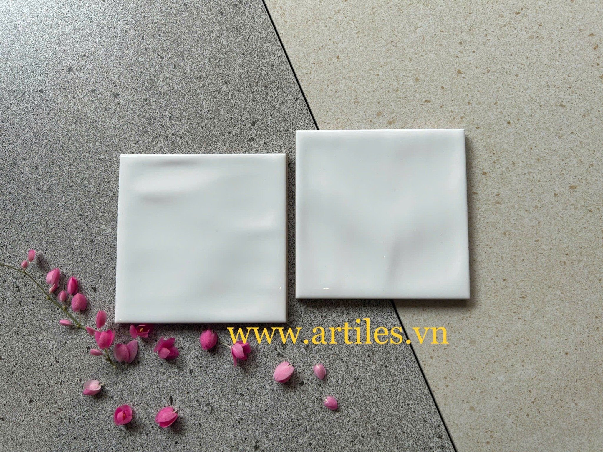 Gạch thẻ 100x100mm trắng bóng lượn