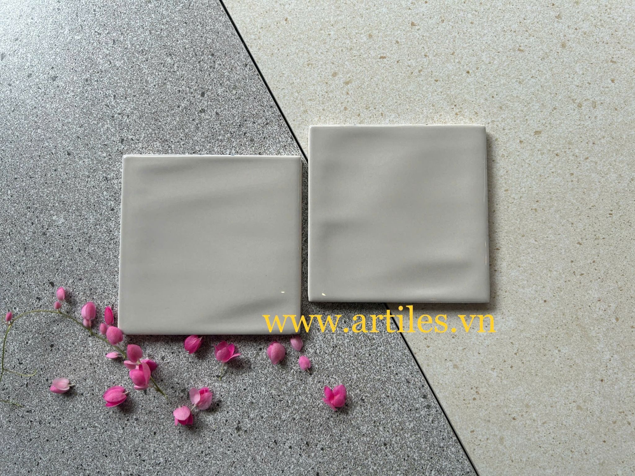 Gạch thẻ 100x100mm xám bóng lượn