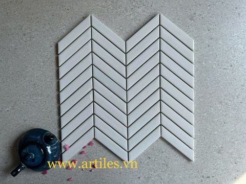  Gạch mosaic xương cá ( mũi tên) trắng bóng 