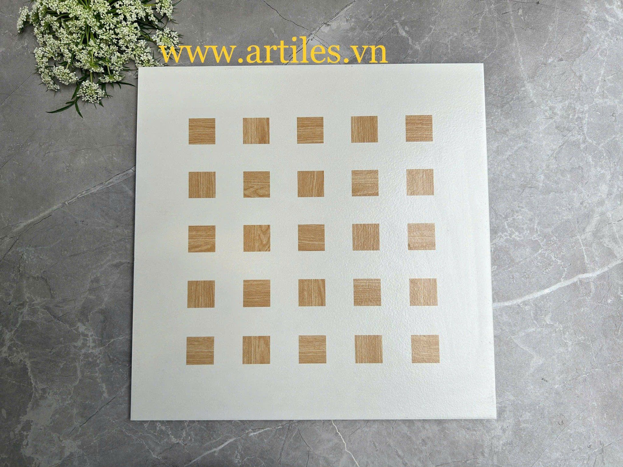 Gạch bông ô vuông nâu nền kem