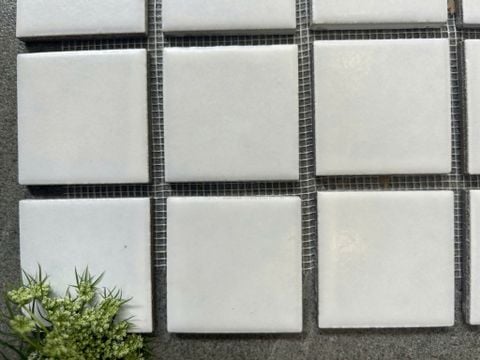  Gạch mosaic màu trắng mờ 45x45mm 