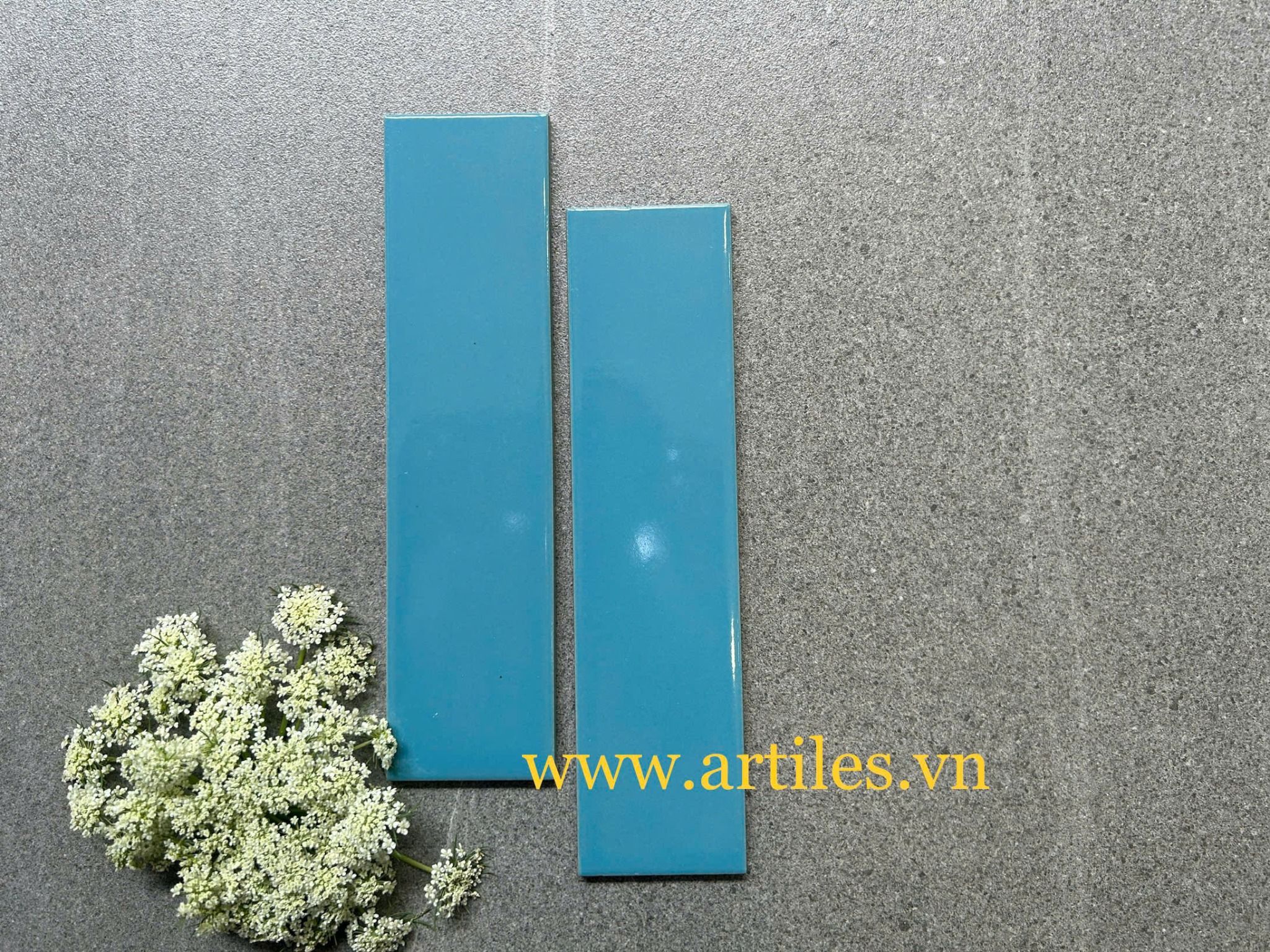Gạch thẻ 60x240mm màu xanh dương bóng