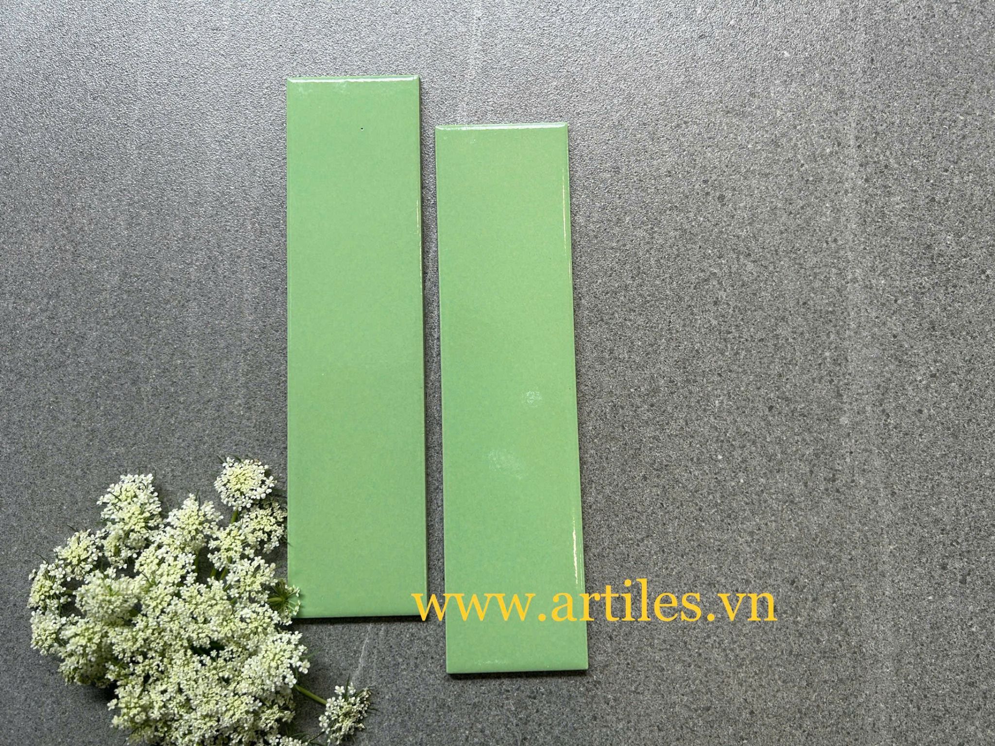 Gạch thẻ 60x240mm màu xanh lá bóng