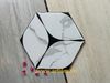 Lục giác trắng carrara xẻ nhánh đen