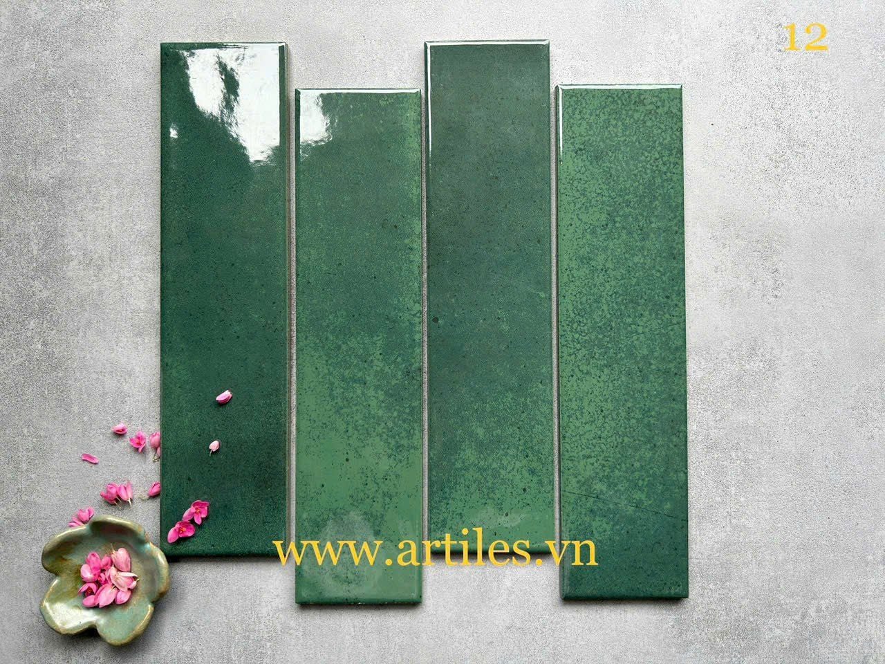 Gạch thẻ xanh lá đậm bóng gợn hiệu ứng loang ArtC12