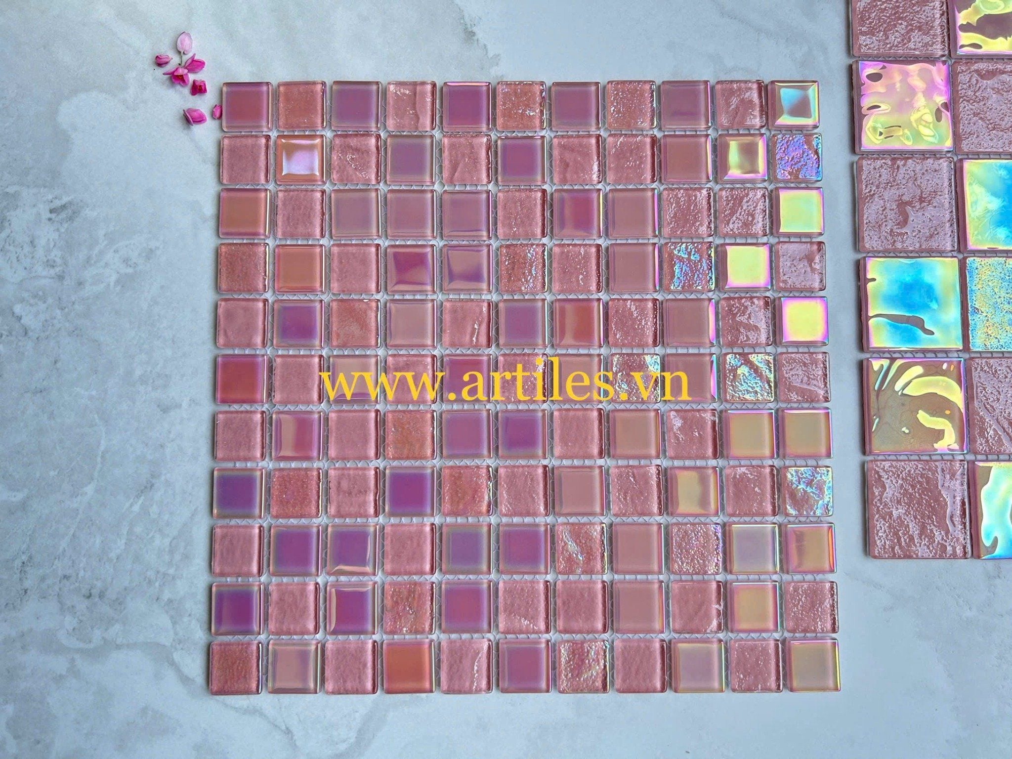Gạch mosaic thủy tinh lấp lánh màu hồng ArtM7024