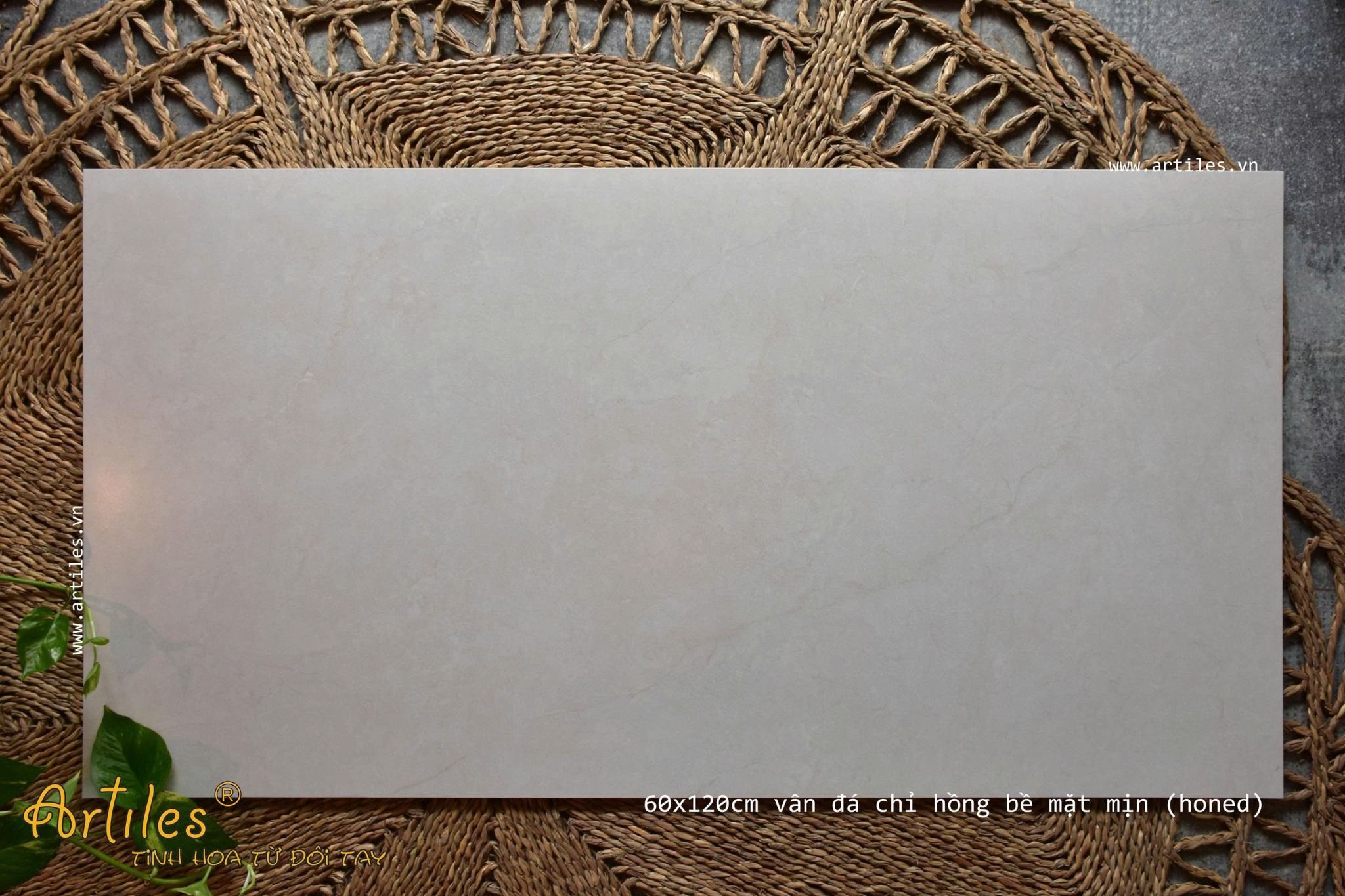 Gạch vân đá chỉ hồng mờ mịn