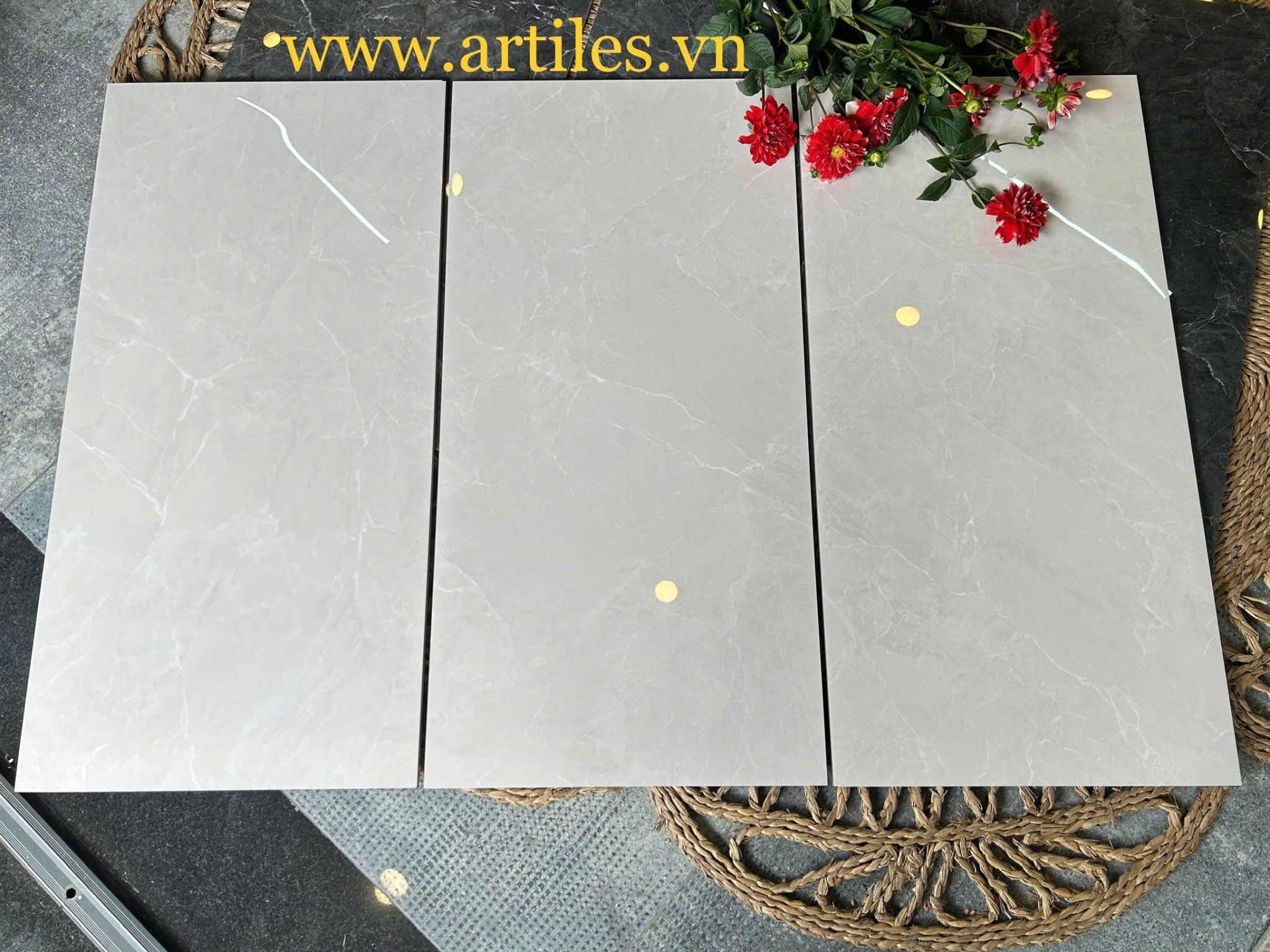 Gạch ốp tường 40x80cm màu kem vân trắng