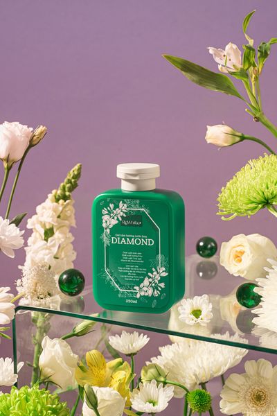  Rewhitez Gel tắm hương nước hoa Diamond – Làm sạch tối ưu, an toàn với mọi vùng da, kể cả vùng nhạy cảm, hộp 1 lọ 250ml 