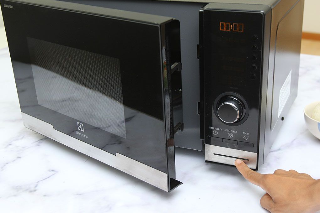 Lò vi sóng Electrolux EMS2348X 23 lít