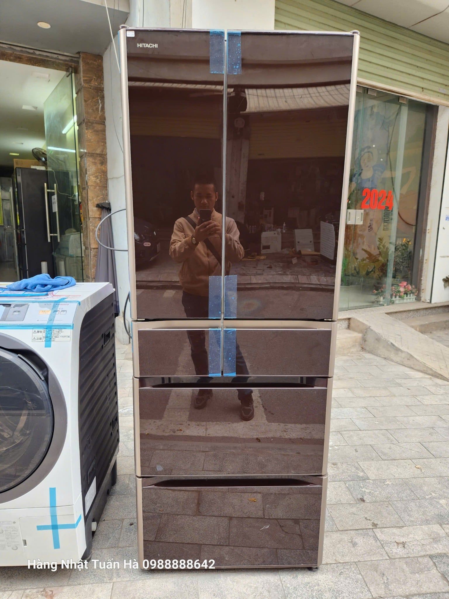 (Used 90%) Tủ lạnh Hitachi mặt gương cảm ứng 570 lít màu mận