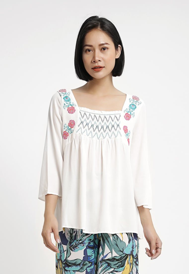 Áo Cổ Vuông Thêu Hoa  Cotton Brothers