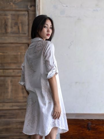  Đầm Sơmi Trắng Vẽ Ánh Kim Kết Hạt Cotton Isla Bonita 