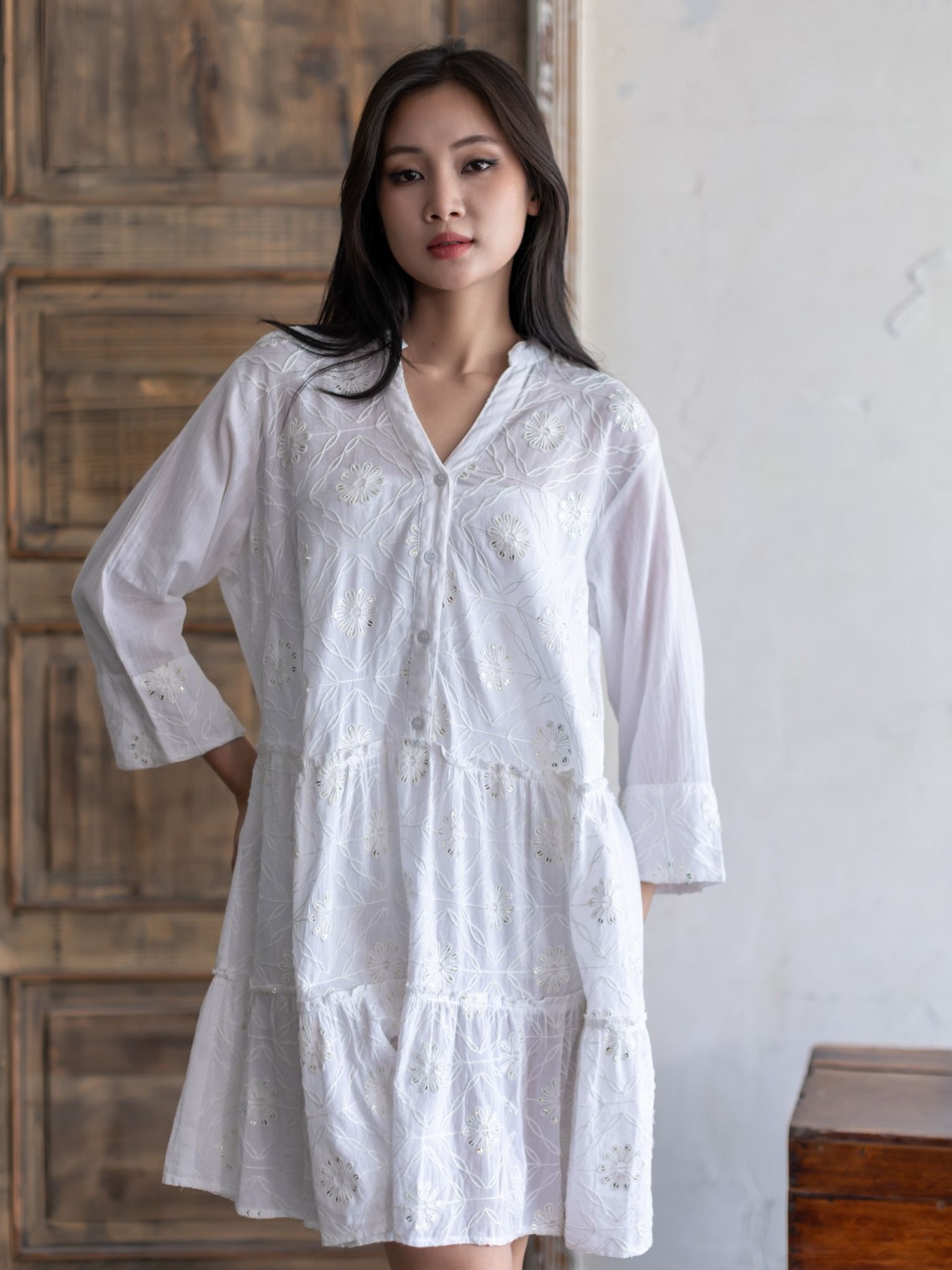 Đầm Trắng Thêu Phối Ren Kết Hạt Cao Cấp Cotton Isla Bonita